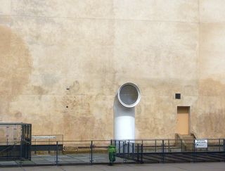 Fontaine stravinski mur tagué nettoyé (3)