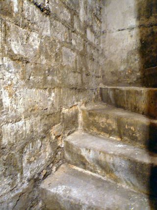 Francs bougeois 39 sté des cendres escalier