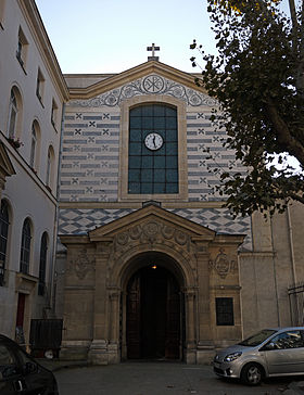 280px-Cathédrale_Sainte-Croix,_Paris_-_Front_View