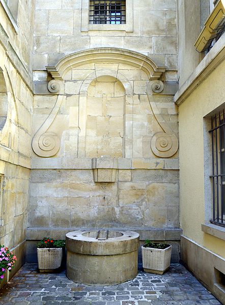 442px-P1040548_Paris_IV_rue_Eginhard_ancienne_fontaine_rwk