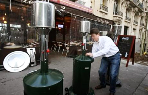 648x415_chauffe-terrasses-installes-terrasses-restaurant-parisien-8-janvier-2008-1