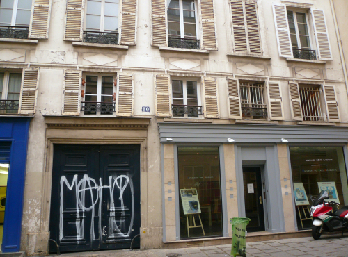 Archives 80 façade portail tagué